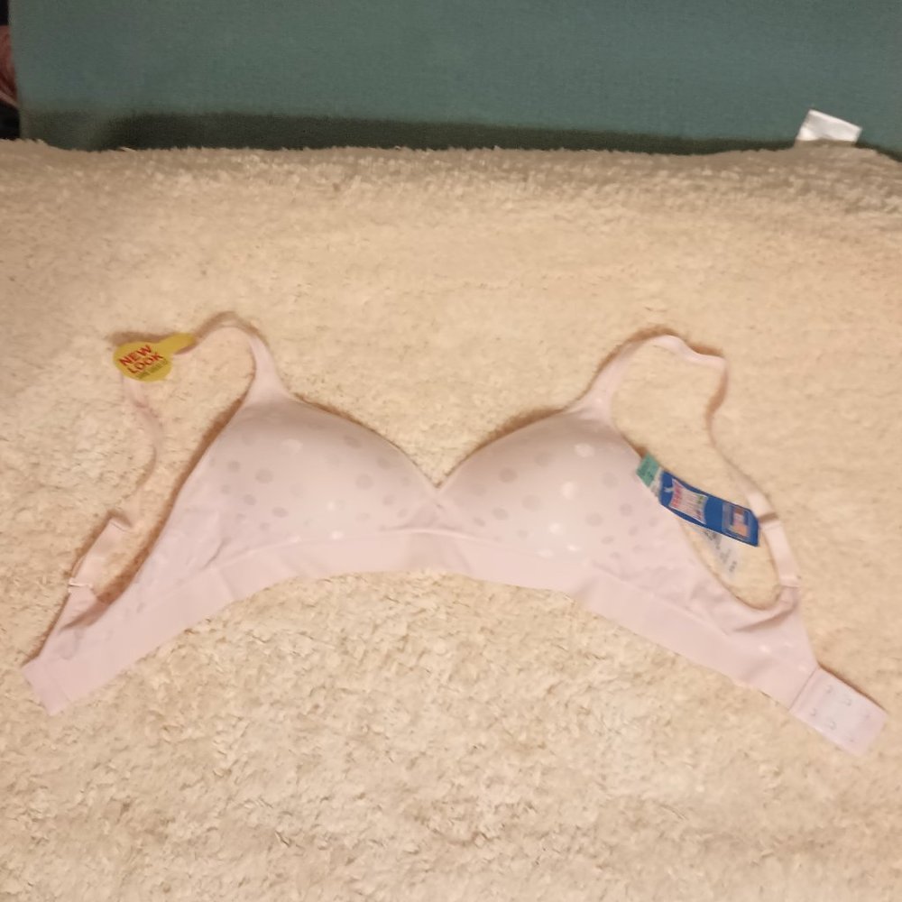 NWT~Hanes' Comfort-Flex Fit Women's Oh So Light Wireless Bra w/ Comfort ⦠- Picture 4 of 6